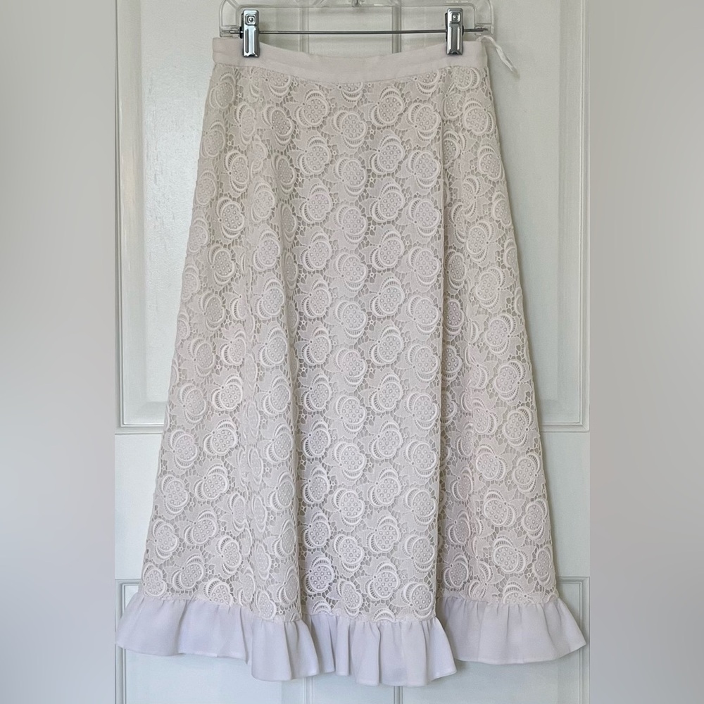1970s white atelier Guipure lace a-line skirt. Impeccably tailored. Sz 0